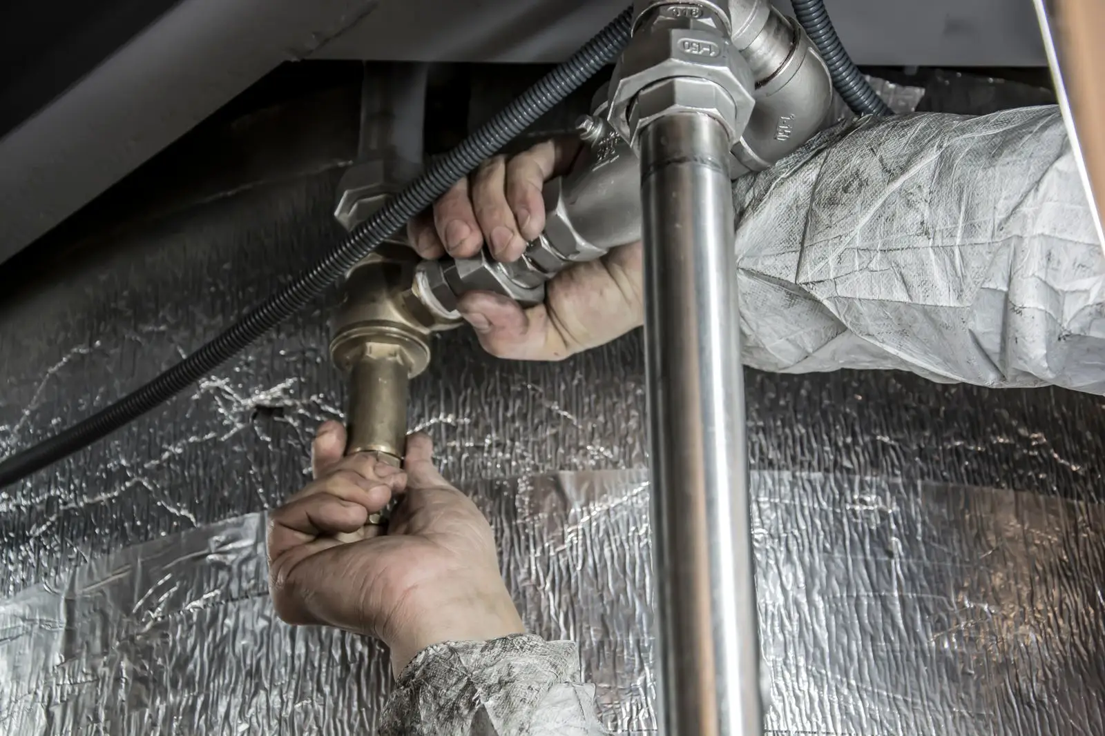 A plumber’s hands assembling pipe fittings